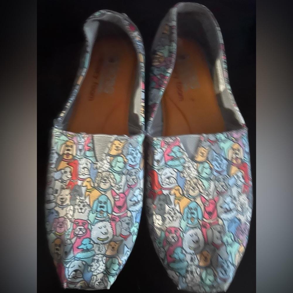 Bobs by Sketchers Womens size 7.5 slip on Animals